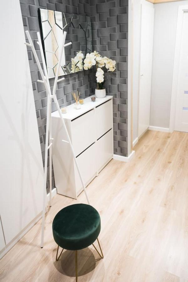 Rynek 20/21 -Cosy New Apartment On The Market Square - 4 Bedrooms - 8 People วรอตซวาฟ ภายนอก รูปภาพ