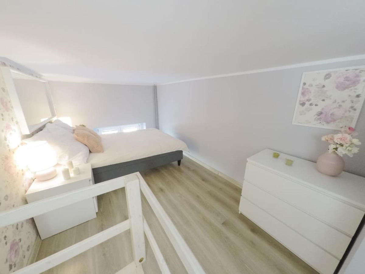Rynek 20/21 -Cosy New Apartment On The Market Square - 4 Bedrooms - 8 People วรอตซวาฟ ภายนอก รูปภาพ